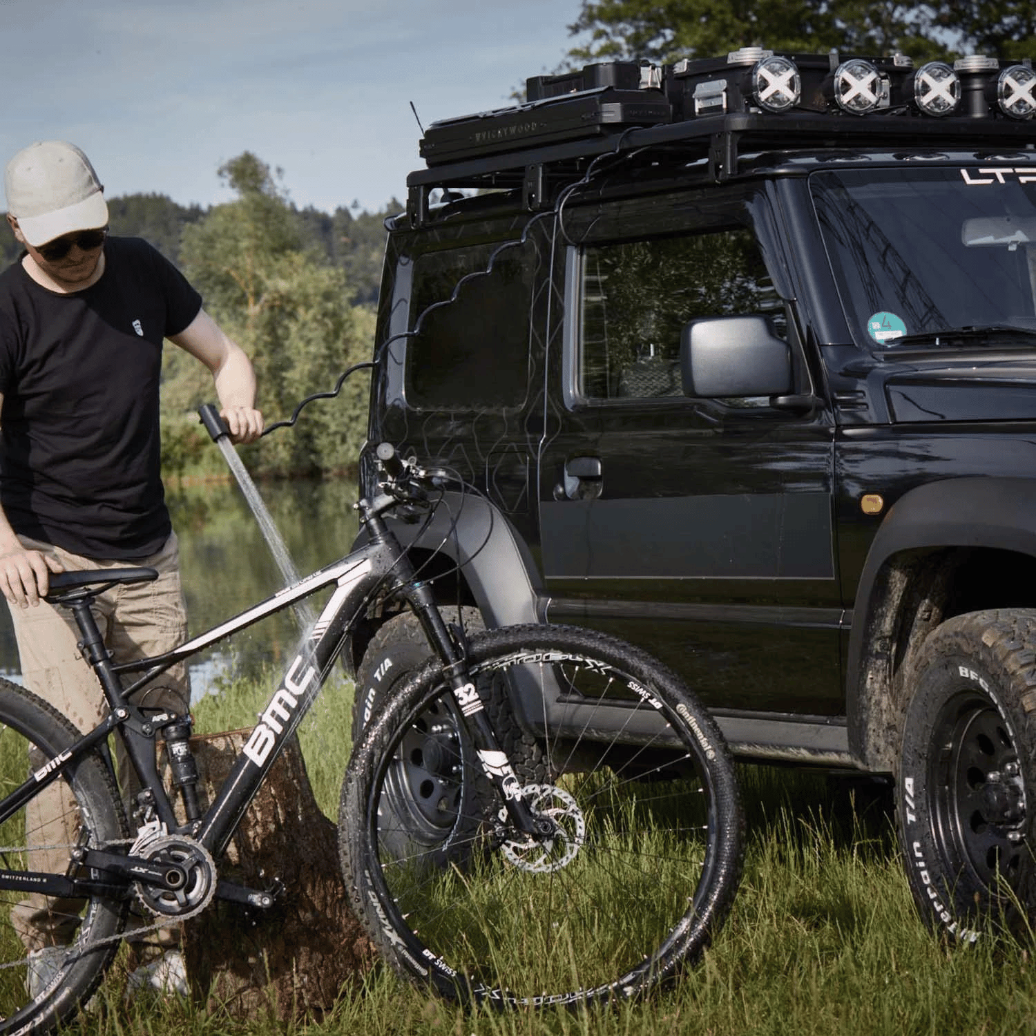 Réservoir d'eau sous pression et douche de voyage mobile - EVOTANK