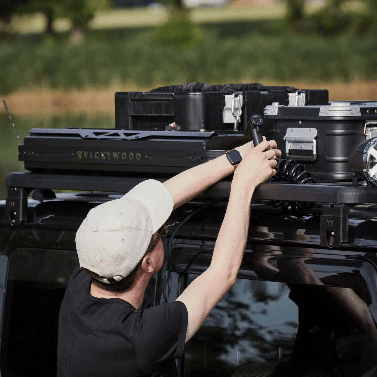 Réservoir d'eau sous pression et douche de voyage mobile - EVOTANK